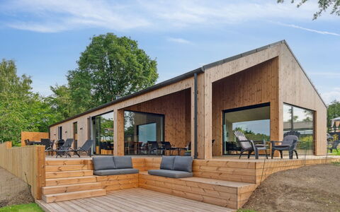 Edina - 350M from the Sea: Architettura, Tetto, Casa, Materiale Composito, Illuminazione Diurna, Raccordo, Driveway
