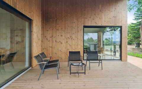 Edina - 350M from the Sea: Architettura, Tetto, Casa, Materiale Composito, Illuminazione Diurna, Raccordo, Driveway