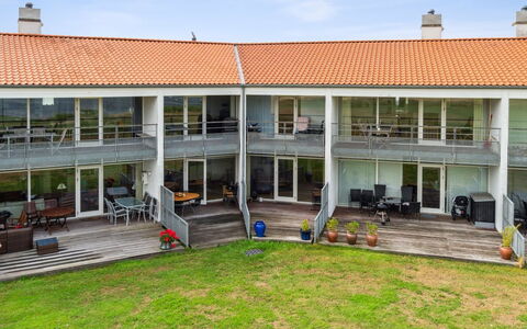 Geert - 25M from the Sea: Casa, Tetto, Casa, Villetta, Estate, Porta, Portico, Raccordo, Agriturismo, Shade