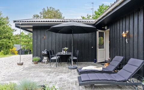 Lenaya - 1Km from the Sea: Legna, Casa, Portico, Deck, Latifoglie, Tetto, Color Legno, Pavimento In Legno, Eco Hotel