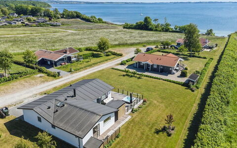 Niska - 200M from the Sea: Tetto, Casa, Porta, Villetta, Shade, Raccordo, Cortile, Estate, Backyard