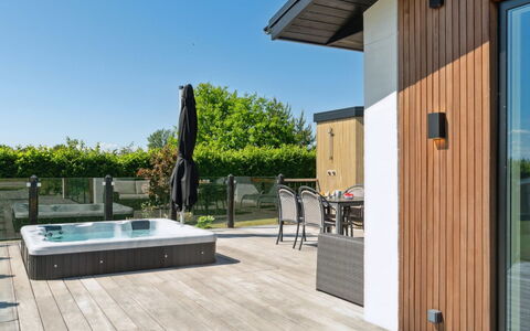 Niska - 200M from the Sea: Tetto, Casa, Porta, Villetta, Shade, Raccordo, Cortile, Estate, Backyard