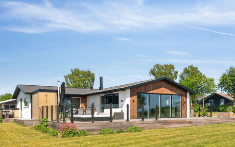 Niska - 200M from the Sea: Tetto, Casa, Porta, Villetta, Shade, Raccordo, Cortile, Estate, Backyard