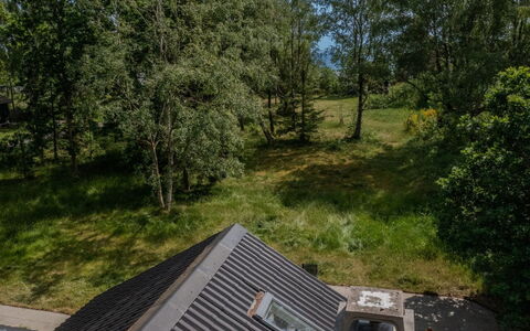 Benja - 150M from the Sea: Zona Residenziale, Arbusto, Casa, Casa, Giardino, Estate, Shade, Landscaping, Prato