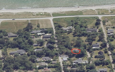 Benja - 150M from the Sea: Zona Residenziale, Arbusto, Casa, Casa, Giardino, Estate, Shade, Landscaping, Prato