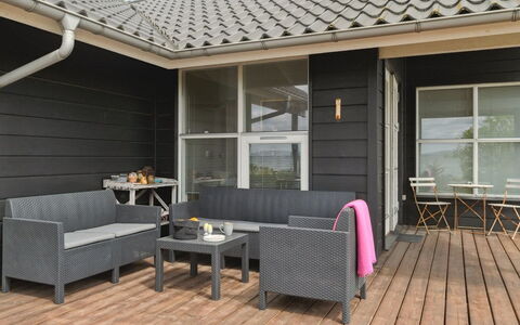 Elspeth - 25M from the Sea: Tetto, Casa, Casa, Villetta, Porta, Raccordo, Deck, Portico, Plank, Latifoglie