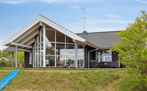 Elspeth - 25M from the Sea: Tetto, Casa, Casa, Villetta, Porta, Raccordo, Deck, Portico, Plank, Latifoglie