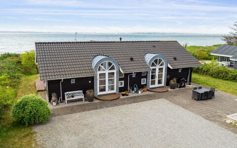 Elspeth - 25M from the Sea: Tetto, Casa, Casa, Villetta, Porta, Raccordo, Deck, Portico, Plank, Latifoglie