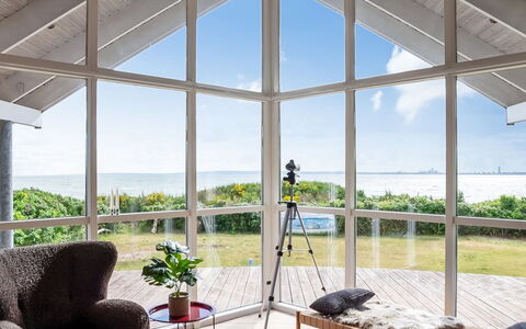 Elspeth - 25M from the Sea: Tetto, Casa, Casa, Villetta, Porta, Raccordo, Deck, Portico, Plank, Latifoglie