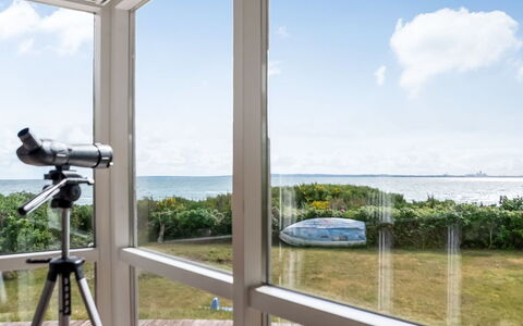 Elspeth - 25M from the Sea: Tetto, Casa, Casa, Villetta, Porta, Raccordo, Deck, Portico, Plank, Latifoglie