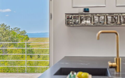 Galia - 500M from the Sea: Tetto, Casa, Lotto, Casa, Villetta, Estate, Edifici Giardino, Shade, Log Cabin, Landscaping