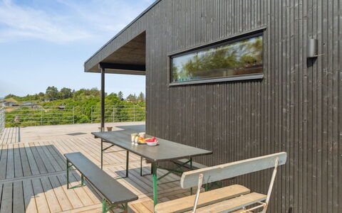 Galia - 500M from the Sea: Tetto, Casa, Lotto, Casa, Villetta, Estate, Edifici Giardino, Shade, Log Cabin, Landscaping