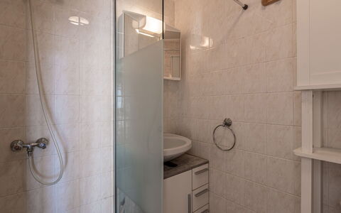 Campestra: Idraulico Fixture, Soffione Doccia, Proprietà, Costruzione, Bagno, Doccia, Mobiletto Del Bagno, Cabinetry, Interior Design