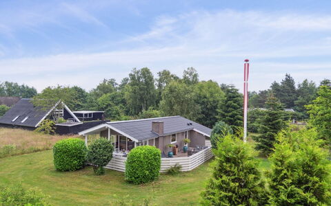 Imre - 300M from the Sea: Tetto, Casa, Lotto, Casa, Villetta, Estate, Edifici Giardino, Shade, Log Cabin, Landscaping