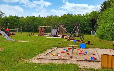 Herta: Campo Da Giuoco, Attrezzatura Giochi All'Aperto, Spazio Pubblico, Terreno Di Gioco, Scivolo, Insediamento Umano, Ricreazione, Parco, Giardino, Tempo Libero