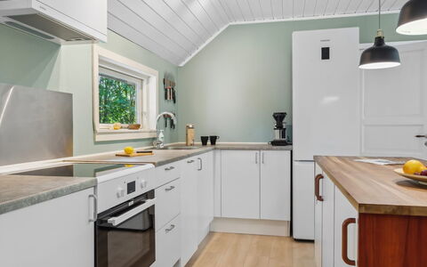 Herta: Pavimentazione, Interior Design, Legna, Cucina, Soffitto, Controsoffitto, Pavimento, Cabinetry, Mobilia, Elettrodomestico Da Cucina