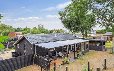 Tjarven - 300M from the Sea: Tetto, Casa, Lotto, Casa, Villetta, Estate, Edifici Giardino, Shade, Log Cabin, Landscaping
