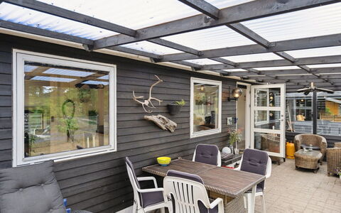Tjarven - 300M from the Sea: Tetto, Casa, Lotto, Casa, Villetta, Estate, Edifici Giardino, Shade, Log Cabin, Landscaping