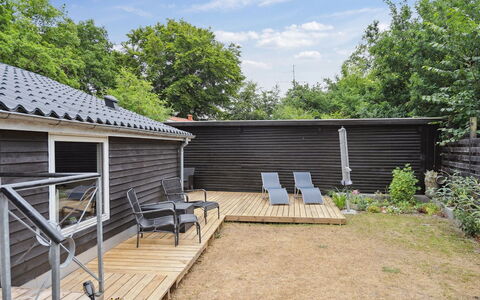 Tjarven - 300M from the Sea: Tetto, Casa, Lotto, Casa, Villetta, Estate, Edifici Giardino, Shade, Log Cabin, Landscaping
