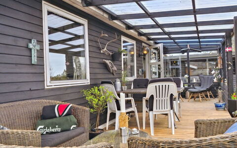 Tjarven - 300M from the Sea: Tetto, Casa, Lotto, Casa, Villetta, Estate, Edifici Giardino, Shade, Log Cabin, Landscaping