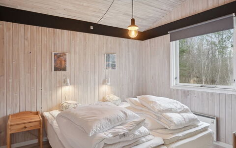 Borka - 1.2Km from the Sea: Camera Da Letto, Legna, Soffitto, Letto, Interior Design, Lenzuolo, Bedding, Casa, Illuminazione, Mobilia