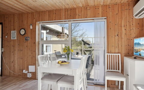 Marjon - 450M from the Sea: Tetto, Casa, Porta, Villetta, Shade, Raccordo, Cortile, Estate, Backyard