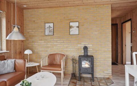 Marjon - 450M from the Sea: Tetto, Casa, Porta, Villetta, Shade, Raccordo, Cortile, Estate, Backyard