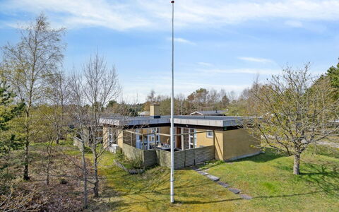 Marjon - 450M from the Sea: Tetto, Casa, Porta, Villetta, Shade, Raccordo, Cortile, Estate, Backyard