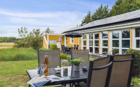 Flaminia - 350M from the Sea: Legna, Casa, Portico, Deck, Latifoglie, Tetto, Color Legno, Pavimento In Legno, Eco Hotel