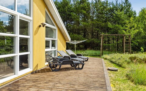 Flaminia - 350M from the Sea: Legna, Casa, Portico, Deck, Latifoglie, Tetto, Color Legno, Pavimento In Legno, Eco Hotel