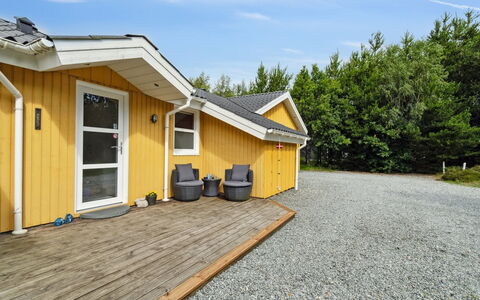 Flaminia - 350M from the Sea: Legna, Casa, Portico, Deck, Latifoglie, Tetto, Color Legno, Pavimento In Legno, Eco Hotel