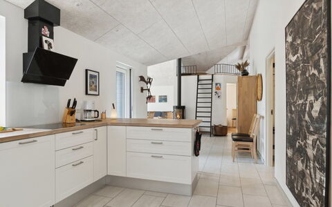 Swarthovde - from the Sea: Mobilia, Interior Design, Pavimentazione, Legna, Pavimento, Soffitto, Pavimento In Legno, Sedia, Tavolo, Illuminazione