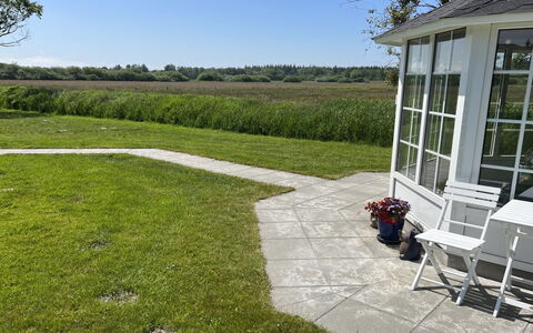 Blondine - 1.4Km from the Sea: Mobilia, Divano, Interior Design, Pavimentazione, Soggiorno, Pavimento, Lancia Cuscino, Camera, Cuscino