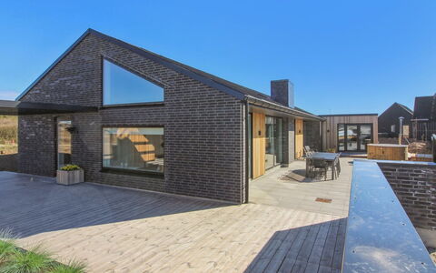 Esme - 400M from the Sea: Soffitto, Pavimentazione, Interior Design, Pavimento, Materiale Composito, Mobilia, Ricorrere, Hotel, Design, Illuminazione Diurna