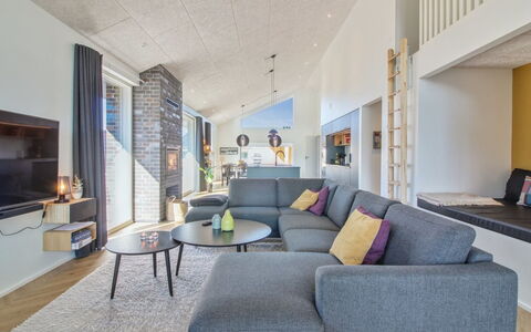 Esme - 400M from the Sea: Soffitto, Pavimentazione, Interior Design, Pavimento, Materiale Composito, Mobilia, Ricorrere, Hotel, Design, Illuminazione Diurna