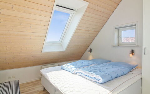 Alessandra - 500M from the Sea: Legna, Pavimentazione, Pavimento, Interior Design, Soffitto, Camera Da Letto, Casa, Letto, Mobilia, Camera