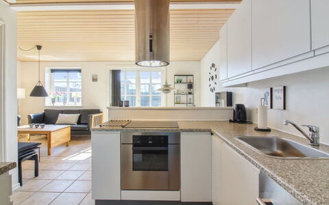 Alessandra - 500M from the Sea: Mobilia, Cucina, Controsoffitto, Interior Design, Pavimentazione, Pavimento, Cabinetry, Legna, Elettrodomestico Da Cucina, Soffitto