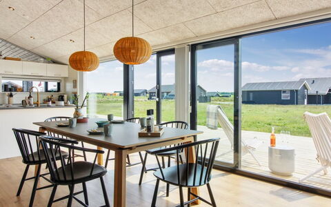 Serey - 1.4Km from the Sea: Cucina & Sala Da Pranzo Tavolo, Sala Da Pranzo, Sedia, Materiali Naturali, Latifoglie, Tavolo Esterno, Plank, Compensato, Legname, Pavimento In Legno