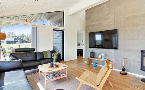 Serey - 1.4Km from the Sea: Interior Design, Pavimentazione, Legna, Soffitto, Divano, Mobilia, Pavimento, Soggiorno, Illuminazione, Pavimento In Legno
