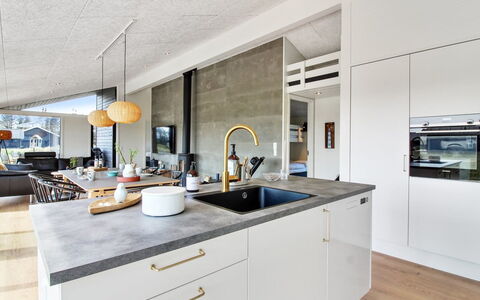 Serey - 1.4Km from the Sea: Cucina, Controsoffitto, Pavimentazione, Mobilia, Interior Design, Legna, Pavimento, Soffitto, Cabinetry, Elettrodomestico Da Cucina