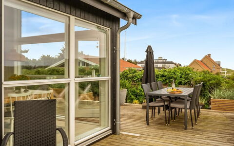 Regnwald - 400M from the Sea: Mobilia, Interior Design, Pavimentazione, Legna, Pavimento, Soffitto, Pavimento In Legno, Sedia, Tavolo, Illuminazione