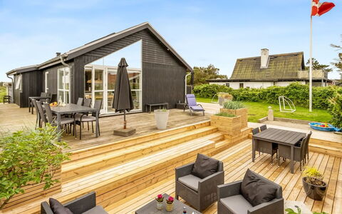 Regnwald - 400M from the Sea: Mobilia, Interior Design, Pavimentazione, Legna, Pavimento, Soffitto, Pavimento In Legno, Sedia, Tavolo, Illuminazione