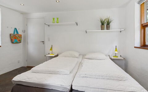 Maiti - 300M from the Sea: Mobilia, Interior Design, Parete, Pavimento, Pavimentazione, Letto, Camera Da Letto, Legna, Soffitto, Camera