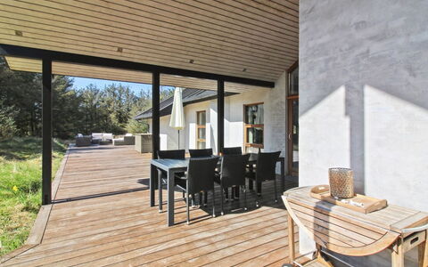 Maiti - 300M from the Sea: Legna, Pavimento In Legno, Architettura, Latifoglie, Plank, Casa, Deck, Portico, Pavimento, Materiale Composito