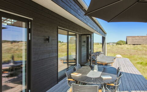 Ascan - 600M from the Sea: Mobilia, Interior Design, Pavimentazione, Legna, Pavimento, Soffitto, Pavimento In Legno, Sedia, Tavolo, Illuminazione