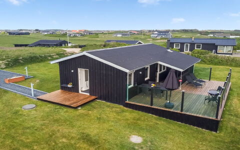 Lok - 450M from the Sea: Architettura, Tetto, Casa, Materiale Composito, Illuminazione Diurna, Raccordo, Driveway