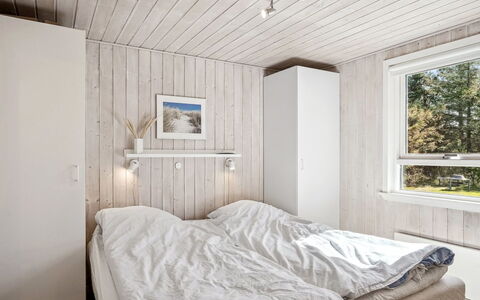 Anelisa - 1.2Km from the Sea: Camera Da Letto, Legna, Letto, Interior Design, Soffitto, Lenzuolo, Bedding, Pavimentazione, Pavimento, Mobilia