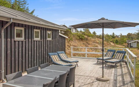 Heraldina - 1Km from the Sea: Legna, Portico, Latifoglie, Casa, Plank, Deck, Porta, Materiale Composito, Villetta, Pavimento In Legno