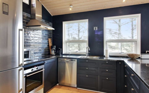 Heraldina - 1Km from the Sea: Cucina, Controsoffitto, Pavimentazione, Interior Design, Legna, Elettrodomestico Da Cucina, Cabinetry, Soffitto, Pavimento, Mobilia