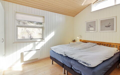 Heraldina - 1Km from the Sea: Legna, Camera Da Letto, Interior Design, Soffitto, Letto, Pavimento, Pavimentazione, Lenzuolo, Bedding, Camera